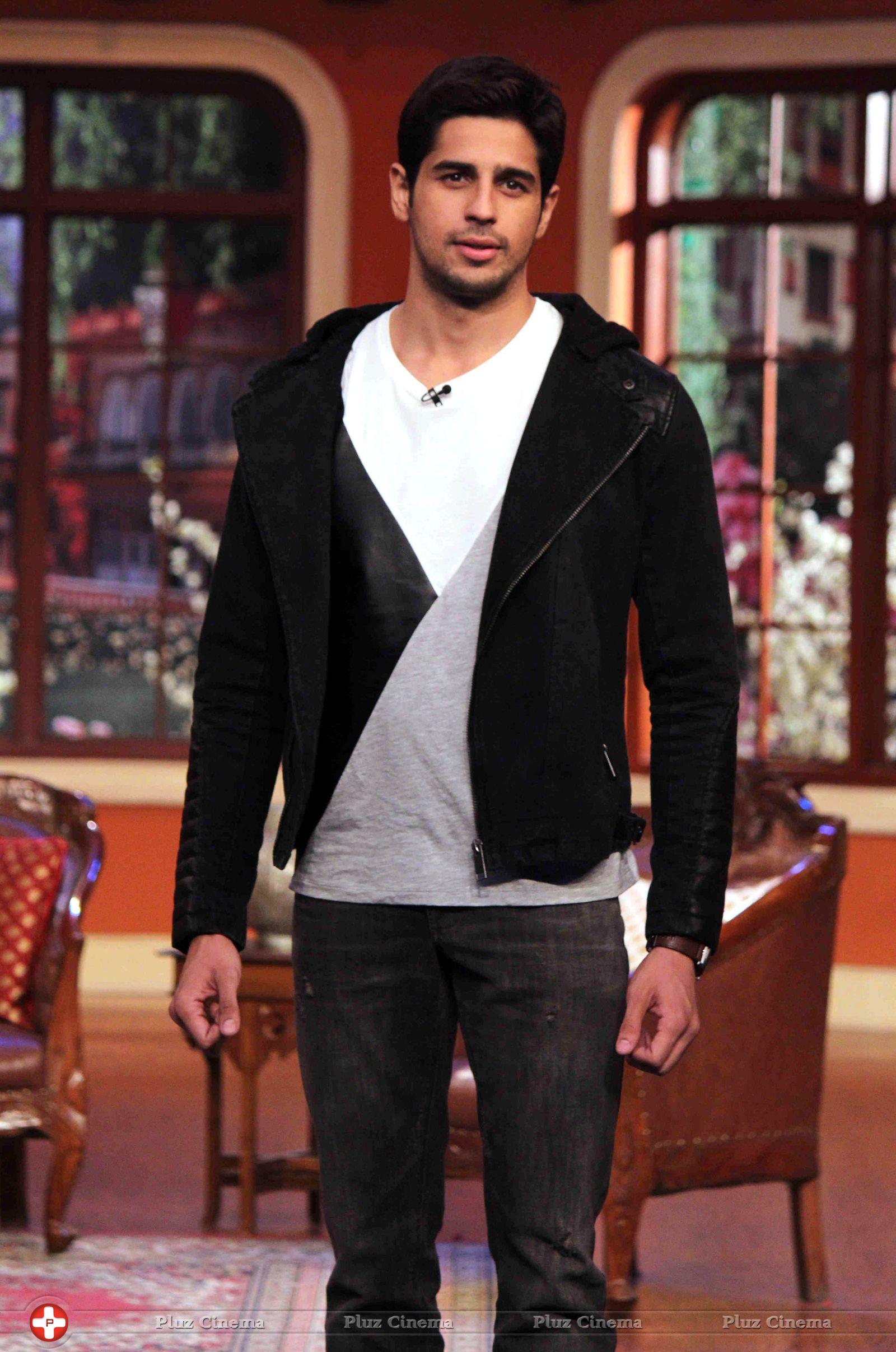 Sidharth Malhotra - Parineeti & Sidharth Promotes Hasee Toh Phasee on sets of Comedy Nights with Kapil Photos | Picture 702347