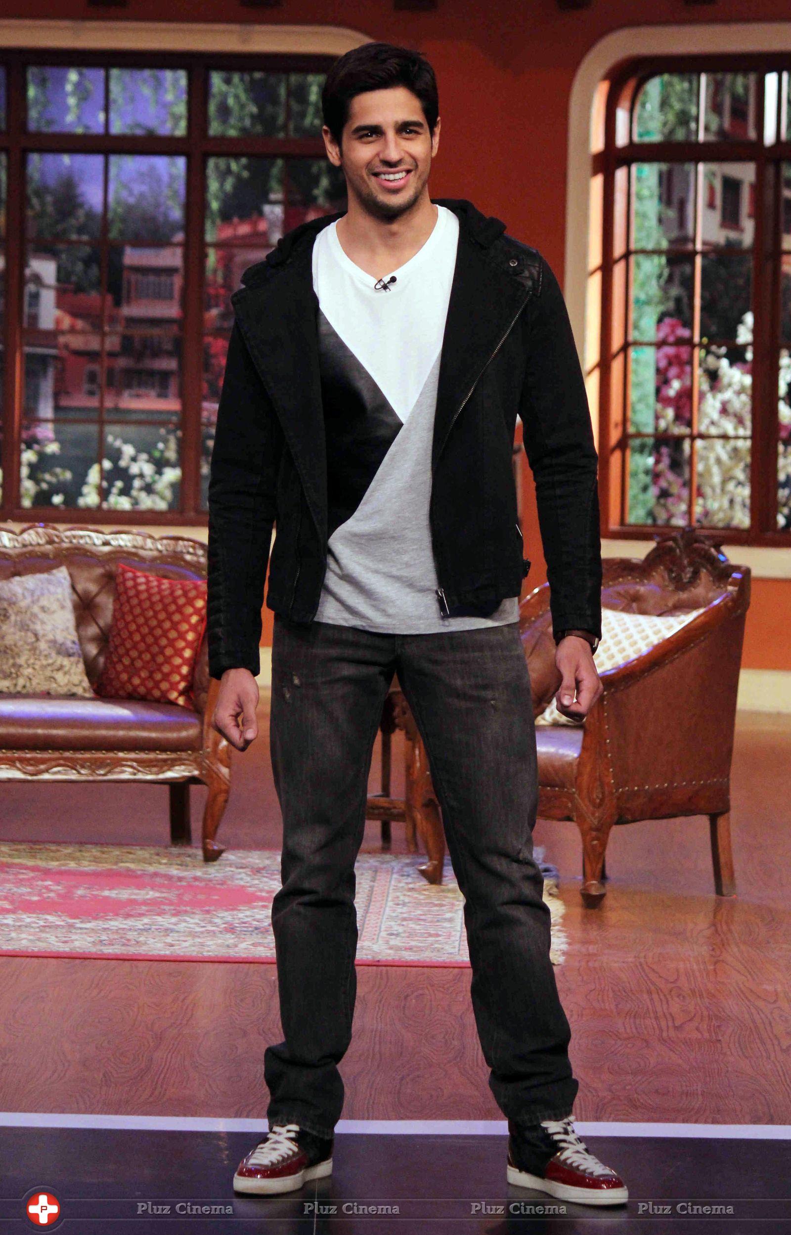 Sidharth Malhotra - Parineeti & Sidharth Promotes Hasee Toh Phasee on sets of Comedy Nights with Kapil Photos | Picture 702349