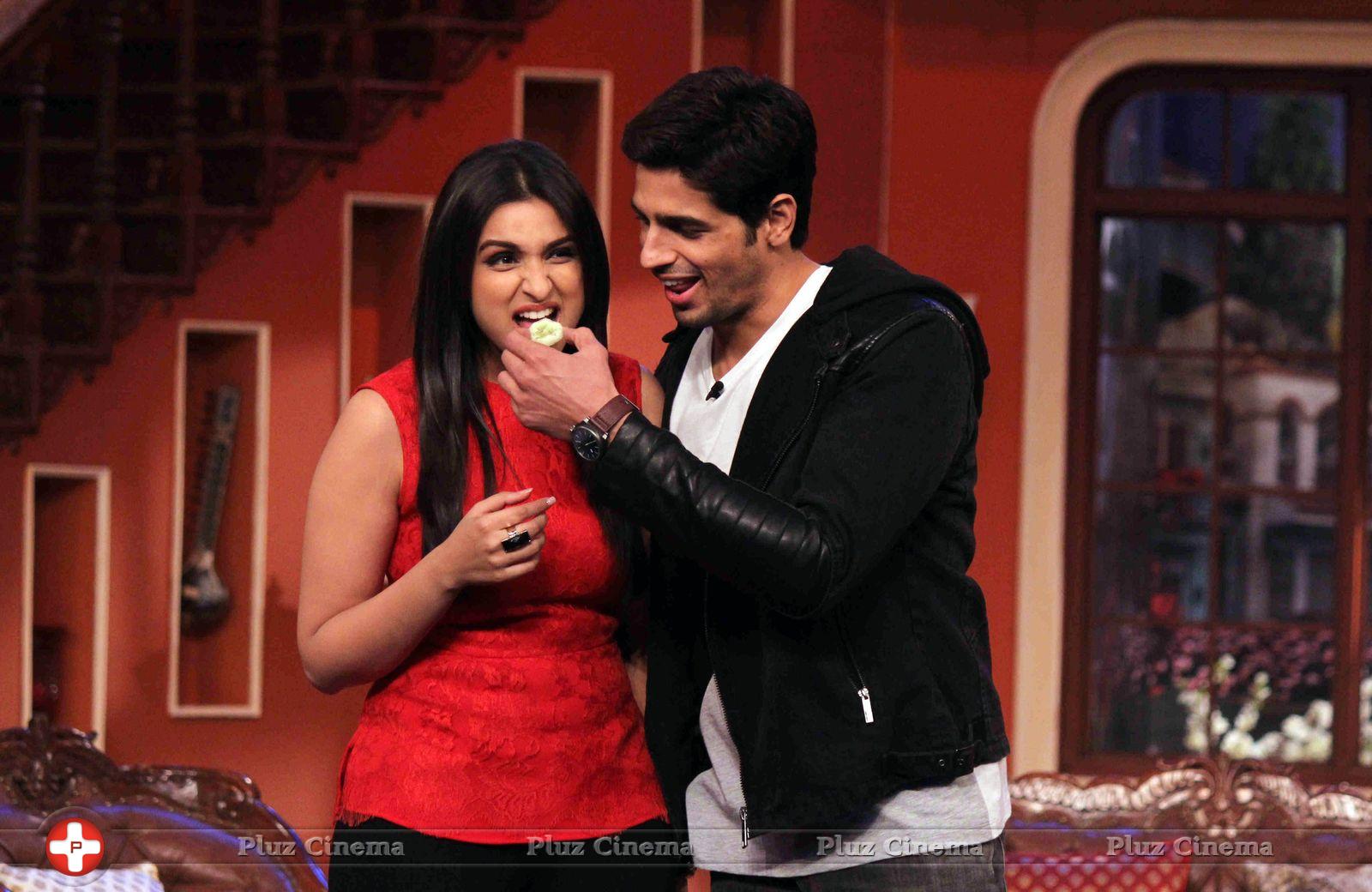 Parineeti & Sidharth Promotes Hasee Toh Phasee on sets of Comedy Nights with Kapil Photos | Picture 702350