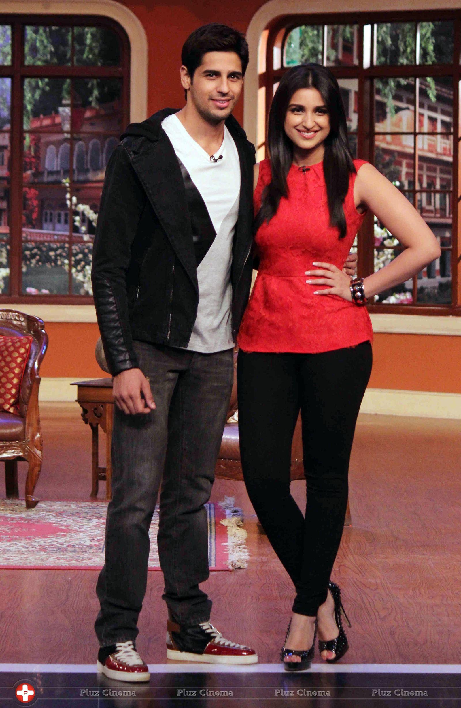 Parineeti & Sidharth Promotes Hasee Toh Phasee on sets of Comedy Nights with Kapil Photos | Picture 702352
