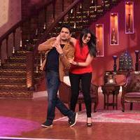 Parineeti & Sidharth Promotes Hasee Toh Phasee on sets of Comedy Nights with Kapil Photos | Picture 702334