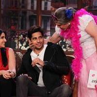 Parineeti & Sidharth Promotes Hasee Toh Phasee on sets of Comedy Nights with Kapil Photos | Picture 702335