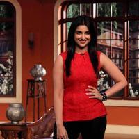 Parineeti Chopra - Parineeti & Sidharth Promotes Hasee Toh Phasee on sets of Comedy Nights with Kapil Photos | Picture 702342