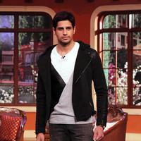 Sidharth Malhotra - Parineeti & Sidharth Promotes Hasee Toh Phasee on sets of Comedy Nights with Kapil Photos | Picture 702346