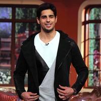 Sidharth Malhotra - Parineeti & Sidharth Promotes Hasee Toh Phasee on sets of Comedy Nights with Kapil Photos | Picture 702348