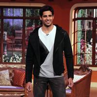 Sidharth Malhotra - Parineeti & Sidharth Promotes Hasee Toh Phasee on sets of Comedy Nights with Kapil Photos | Picture 702349