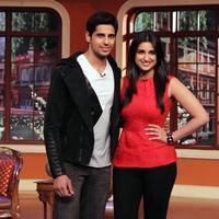 Parineeti & Sidharth Promotes Hasee Toh Phasee on sets of Comedy Nights with Kapil Photos | Picture 702352