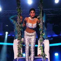 Shilpa Shetty - Shilpa Shetty performs aerial act at Nach Baliye 6 finale Photos