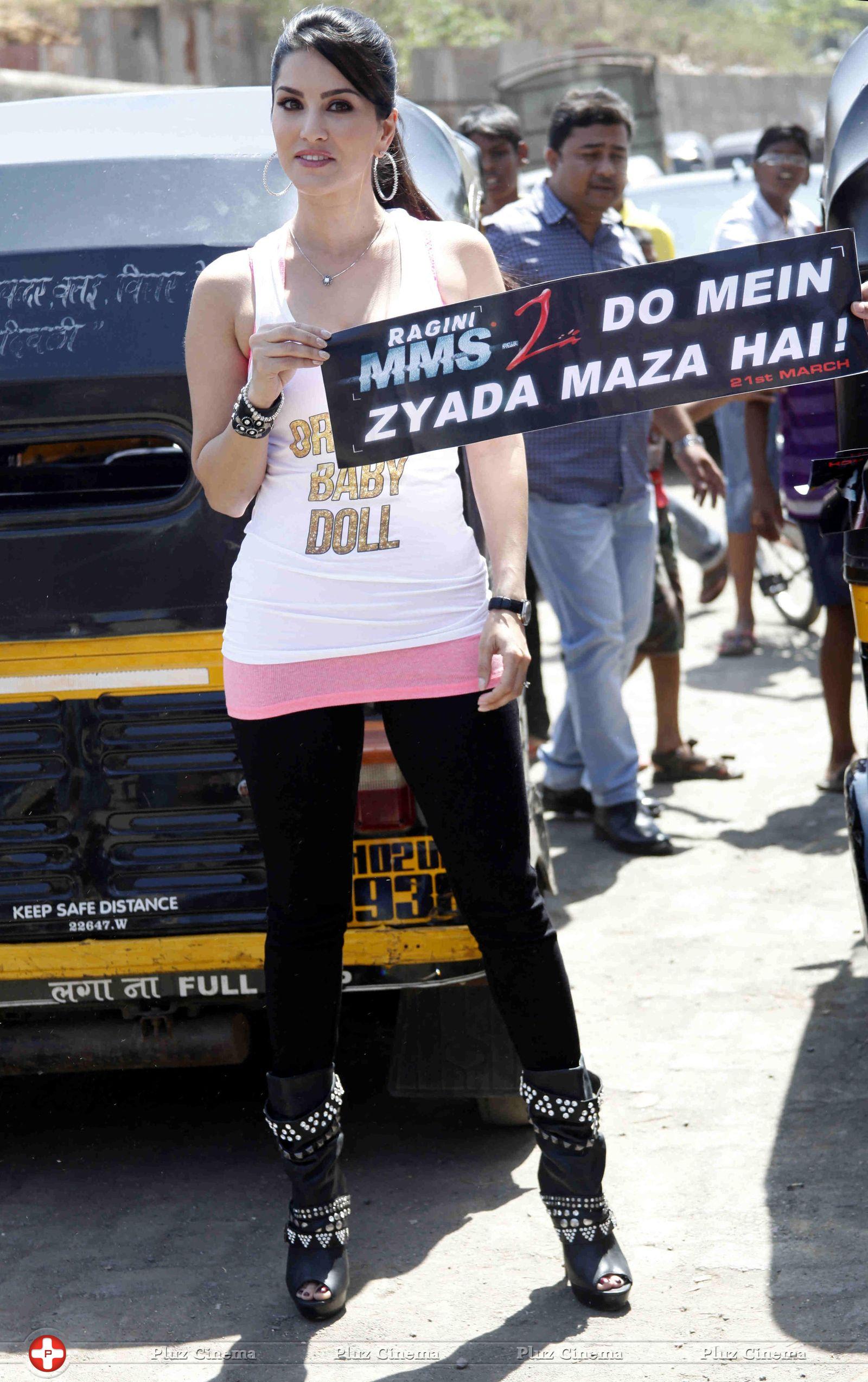 Sunny Leone - Sunny Leone promotes Ragini MMS 2 through autorickshaws Stills | Picture 721977
