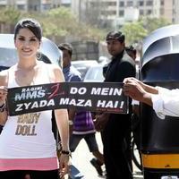Sunny Leone - Sunny Leone promotes Ragini MMS 2 through autorickshaws Stills | Picture 721982
