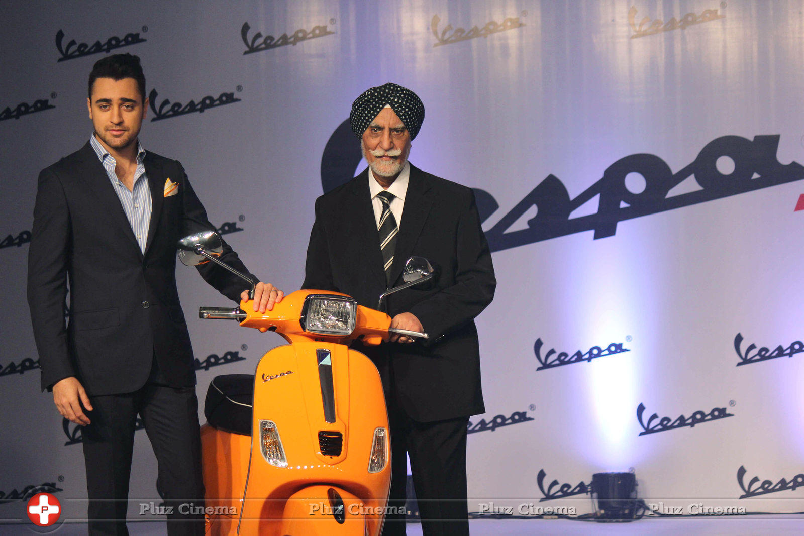 Imran Khan - Imran Khan launches Vespa S scooter Photos | Picture 723334