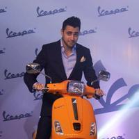 Imran Khan - Imran Khan launches Vespa S scooter Photos | Picture 723312