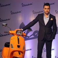 Imran Khan - Imran Khan launches Vespa S scooter Photos | Picture 723314