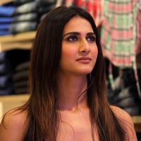 Vaani Kapoor unveils Max Summer 2014 collection Photos | Picture 723282