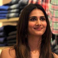 Vaani Kapoor unveils Max Summer 2014 collection Photos | Picture 723284