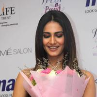 Vaani Kapoor unveils Max Summer 2014 collection Photos | Picture 723298