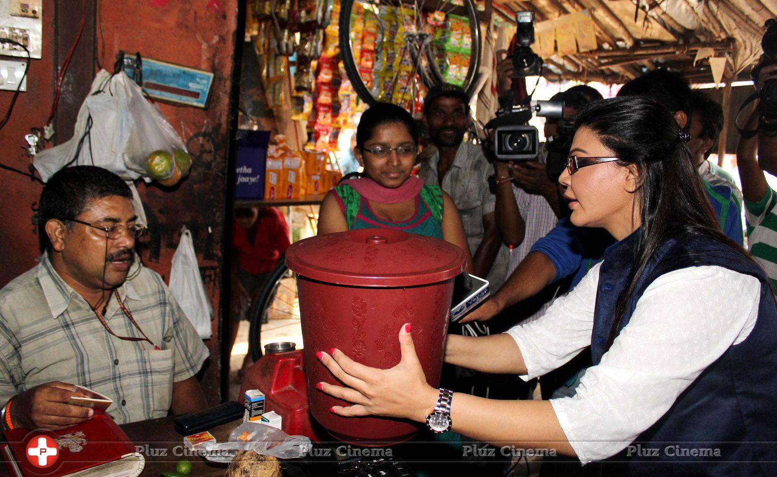 Rakhi Sawant distributes dustbins to needy people Stills | Picture 725323