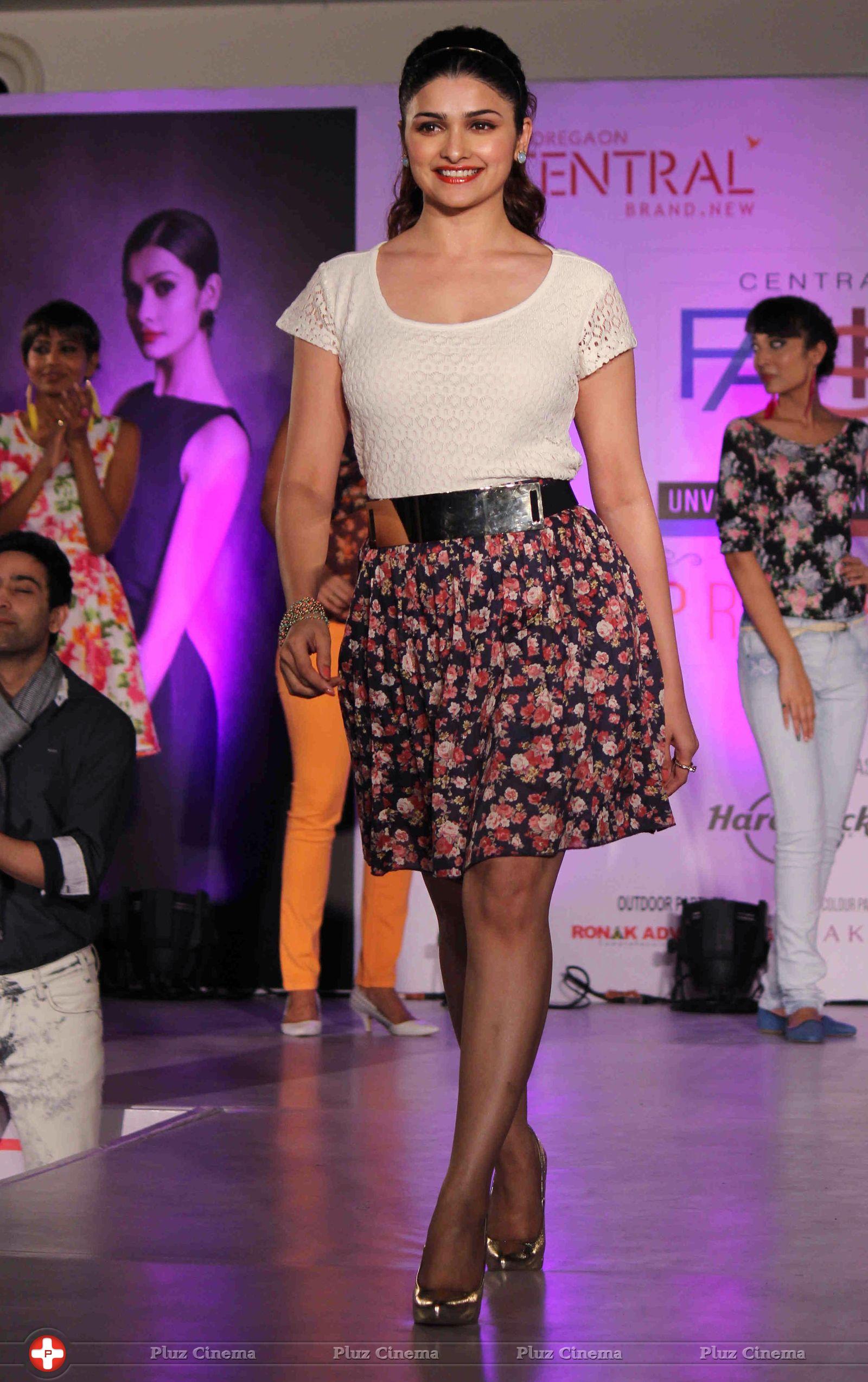 Prachi Desai - Prachi Desai walks the ramp at Central's fashion show Stills | Picture 725835
