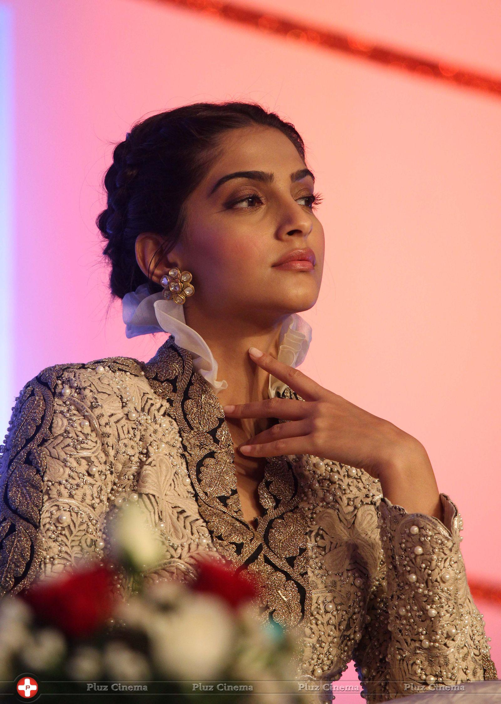 Sonam Kapoor Ahuja - FICCI Frames 2014 Day 1 Photos | Picture 726920
