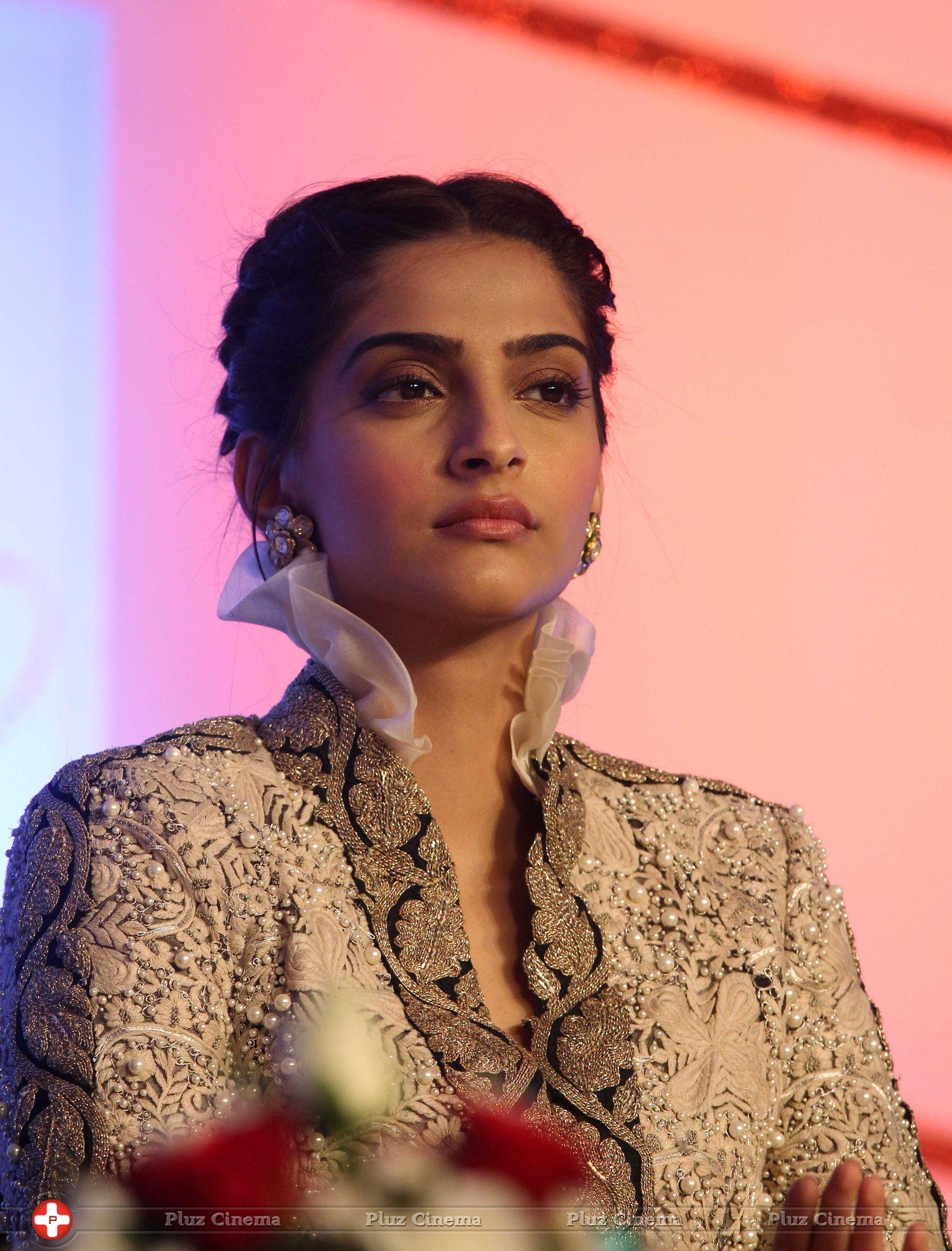 Sonam Kapoor Ahuja - FICCI Frames 2014 Day 1 Photos | Picture 726922