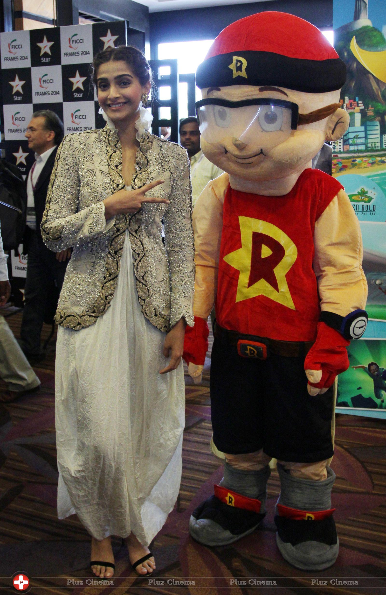 Sonam Kapoor Ahuja - FICCI Frames 2014 Day 1 Photos | Picture 726939
