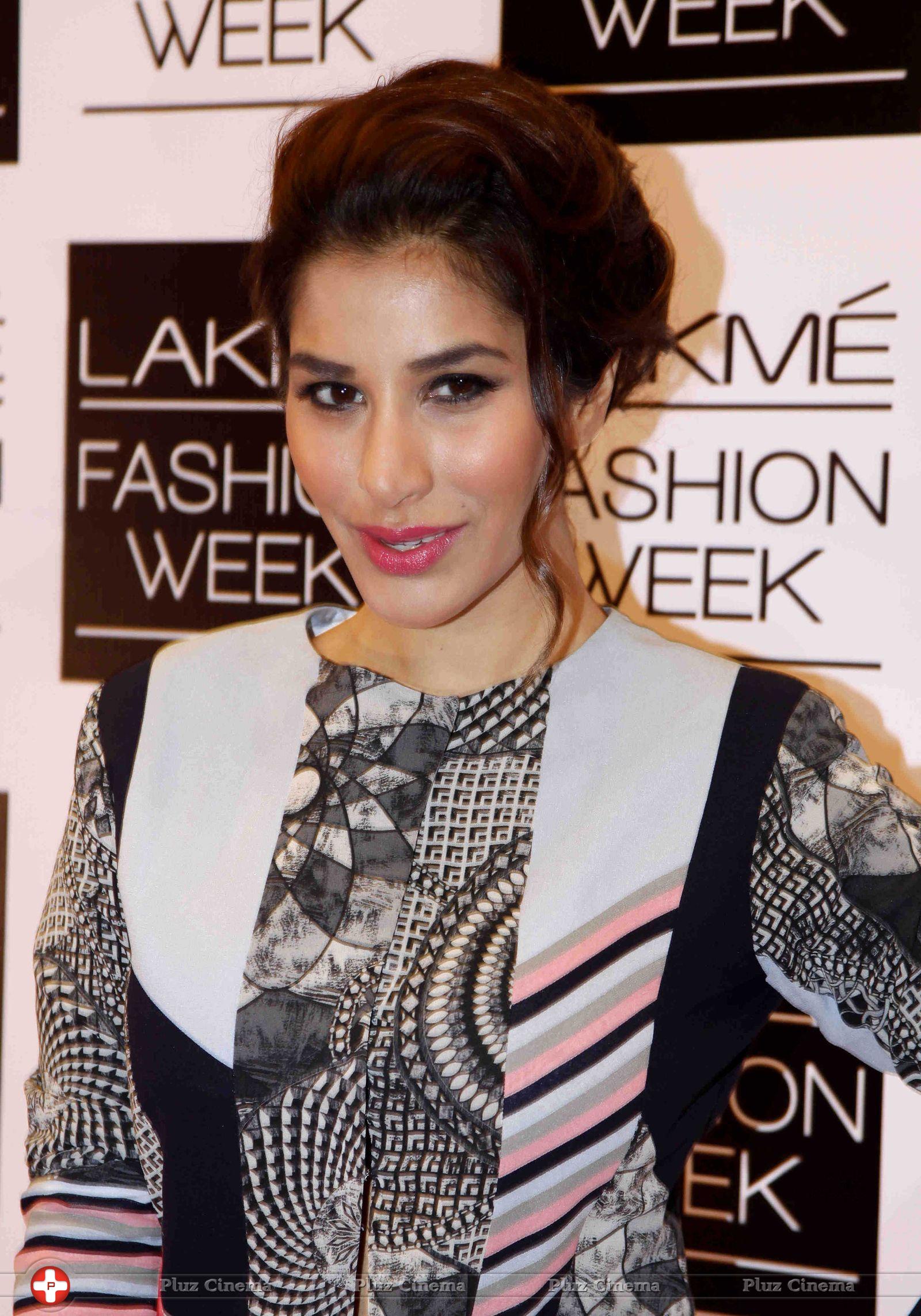Sophie Choudry - Lakme Fashion Week Summer Resort 2014 Day 1 Photos | Picture 726872