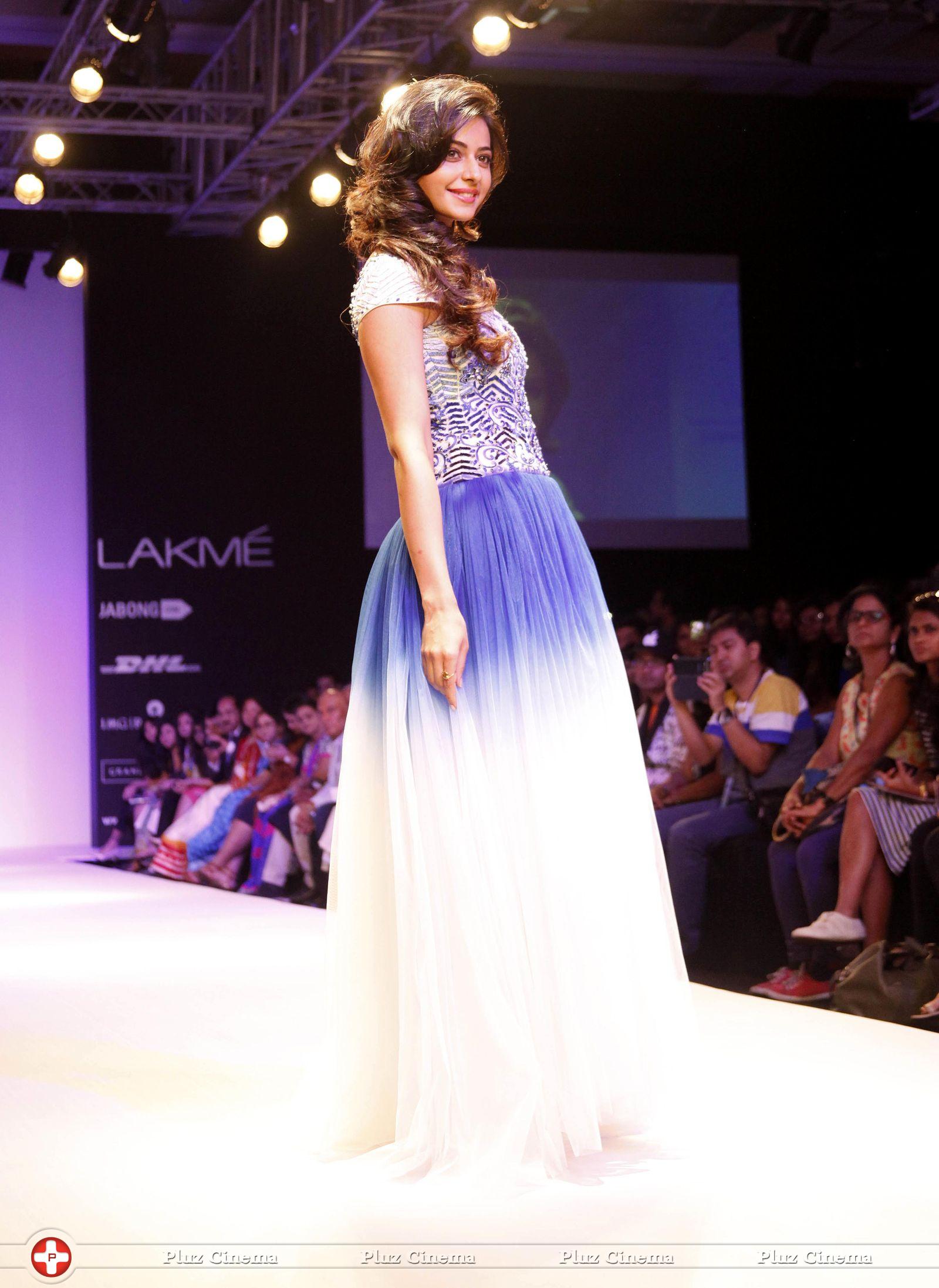 Rakul Preet Singh - Lakme Fashion Week Summer Resort 2014 Day 3 Photos | Picture 727384