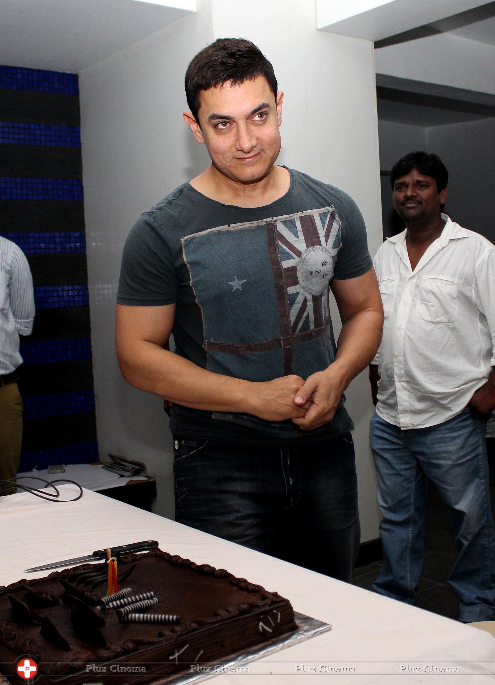 Aamir Khan - Aamir Khan celebrates his 49th birthday Photos | Picture 727894