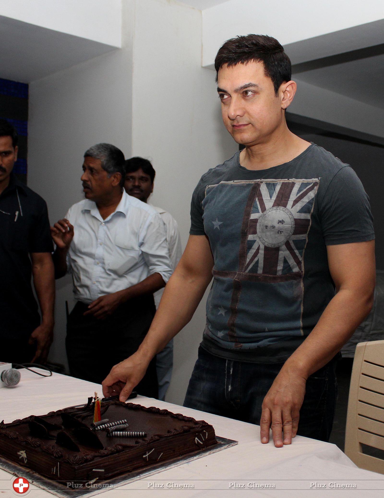 Aamir Khan - Aamir Khan celebrates his 49th birthday Photos | Picture 727897