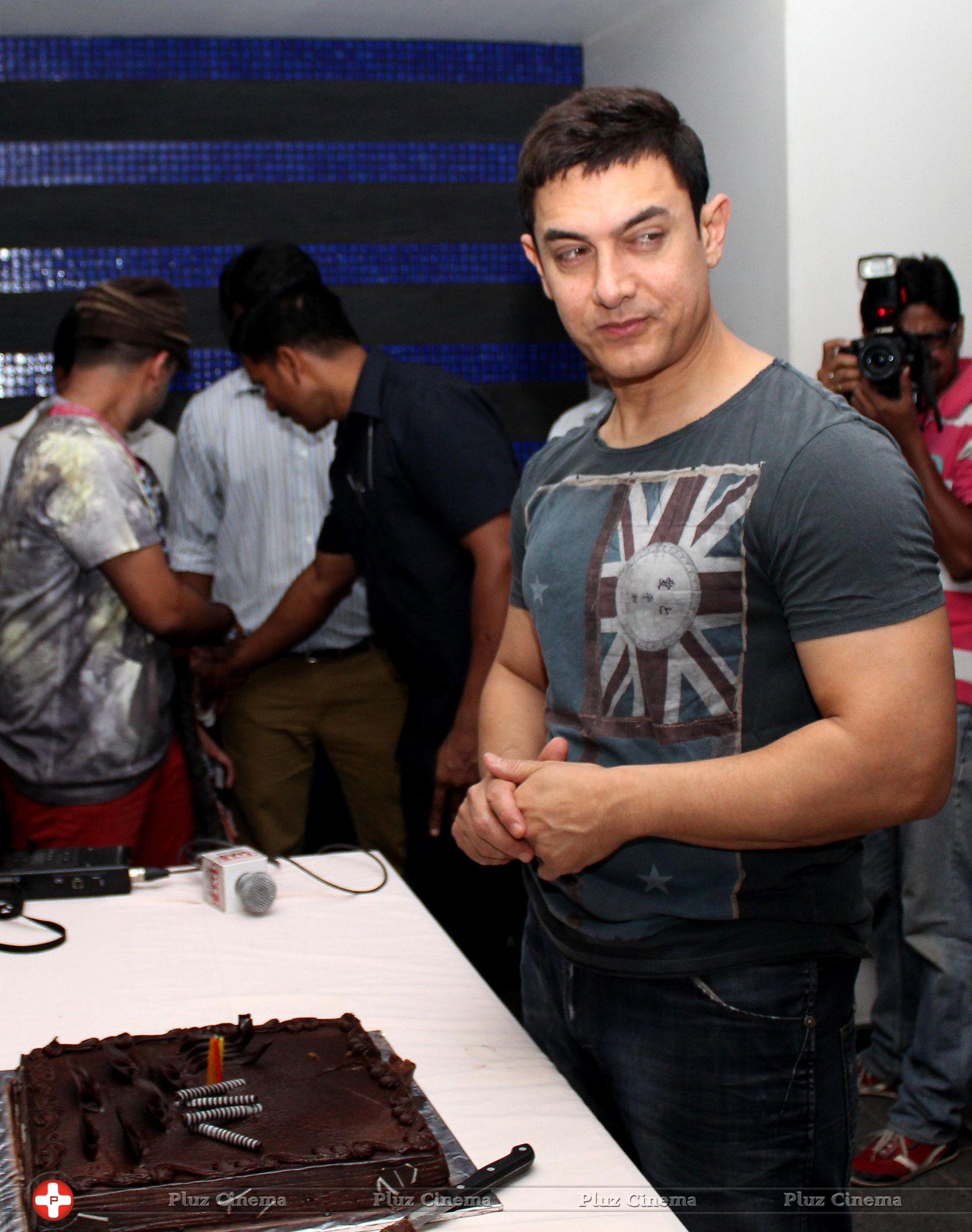 Aamir Khan - Aamir Khan celebrates his 49th birthday Photos | Picture 727904