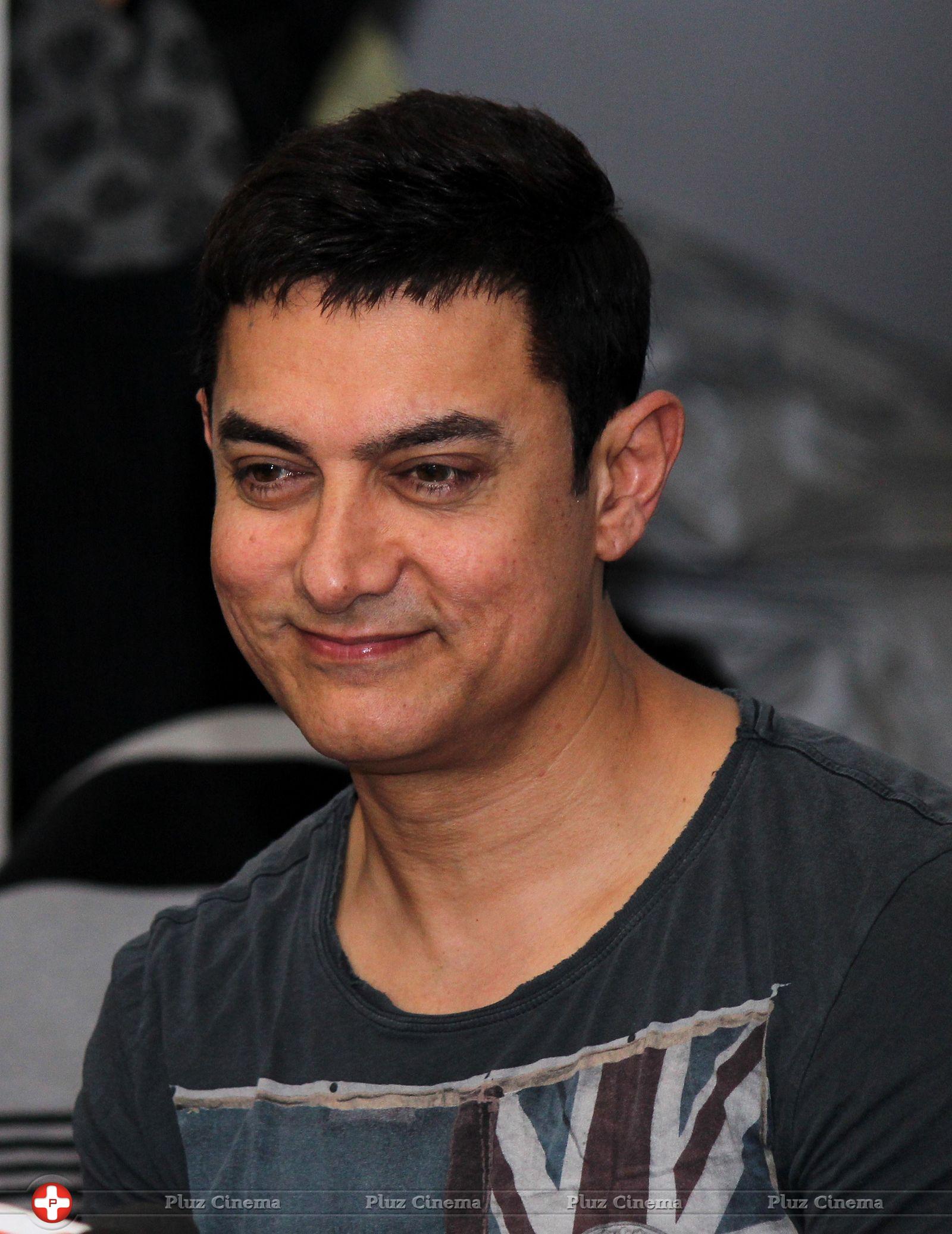Aamir Khan - Aamir Khan celebrates his 49th birthday Photos | Picture 727911