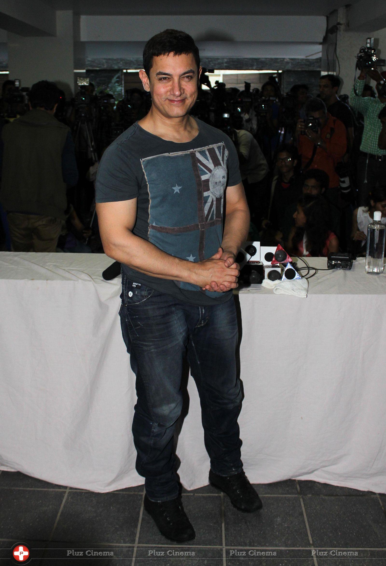 Aamir Khan - Aamir Khan celebrates his 49th birthday Photos | Picture 727912