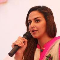 Esha Deol - Esha Deol launches free computer education for youth Stills | Picture 727883