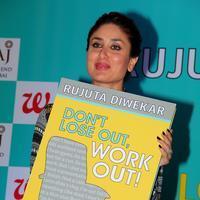 Kareena Kapoor - Kareena Kapoor at the Launch of Book Dont Lose out, Work out Photos