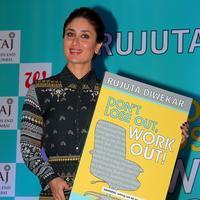 Kareena Kapoor - Kareena Kapoor at the Launch of Book Dont Lose out, Work out Photos | Picture 729218