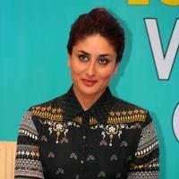 Kareena Kapoor - Kareena Kapoor at the Launch of Book Dont Lose out, Work out Photos | Picture 729221