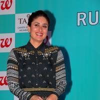 Kareena Kapoor - Kareena Kapoor at the Launch of Book Dont Lose out, Work out Photos | Picture 729225