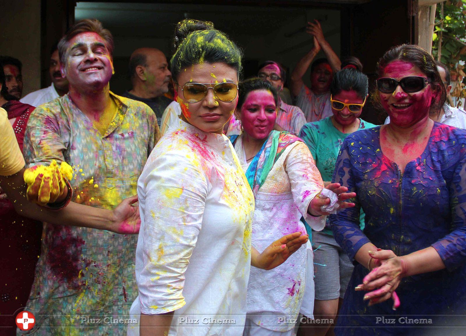 Rakhi Sawant - Celebrities enjoy Holi 2014 Photos | Picture 729594