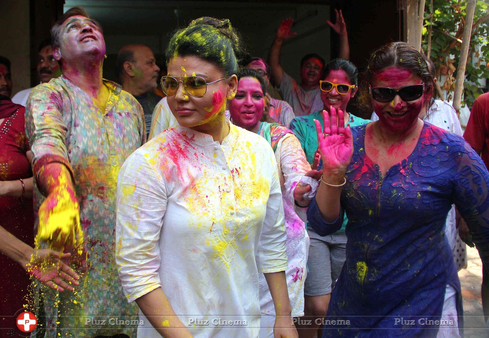 Rakhi Sawant - Celebrities enjoy Holi 2014 Photos | Picture 729595