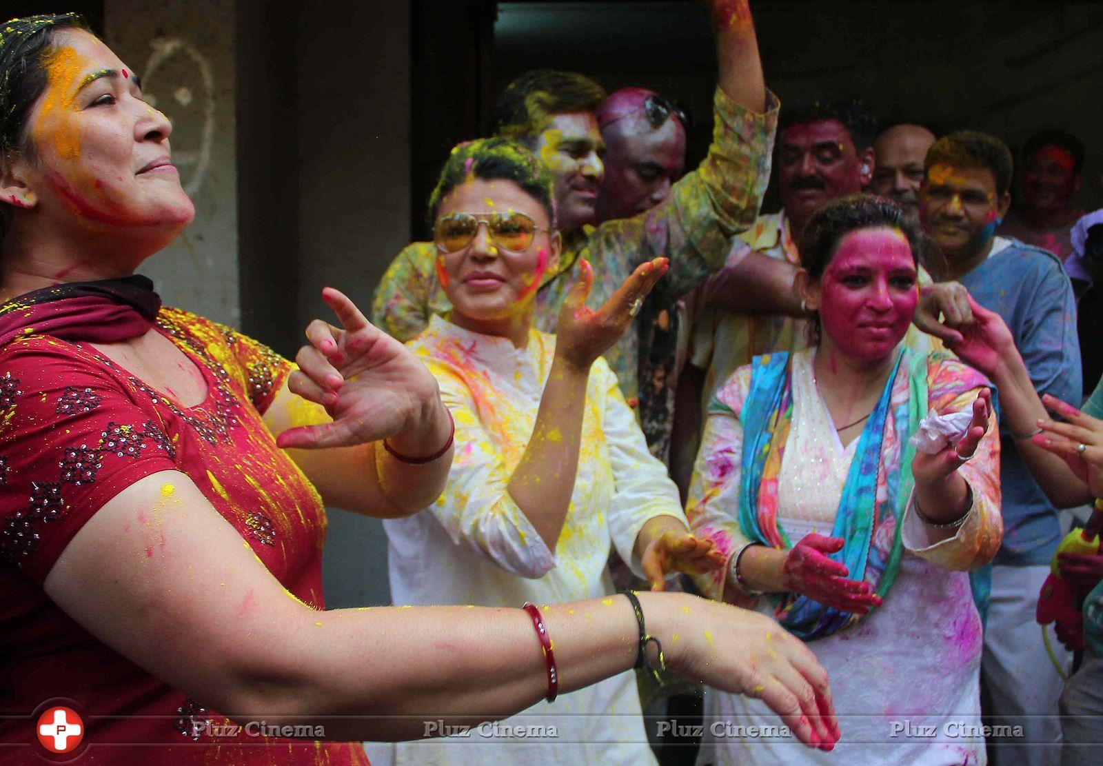 Rakhi Sawant - Celebrities enjoy Holi 2014 Photos | Picture 729598