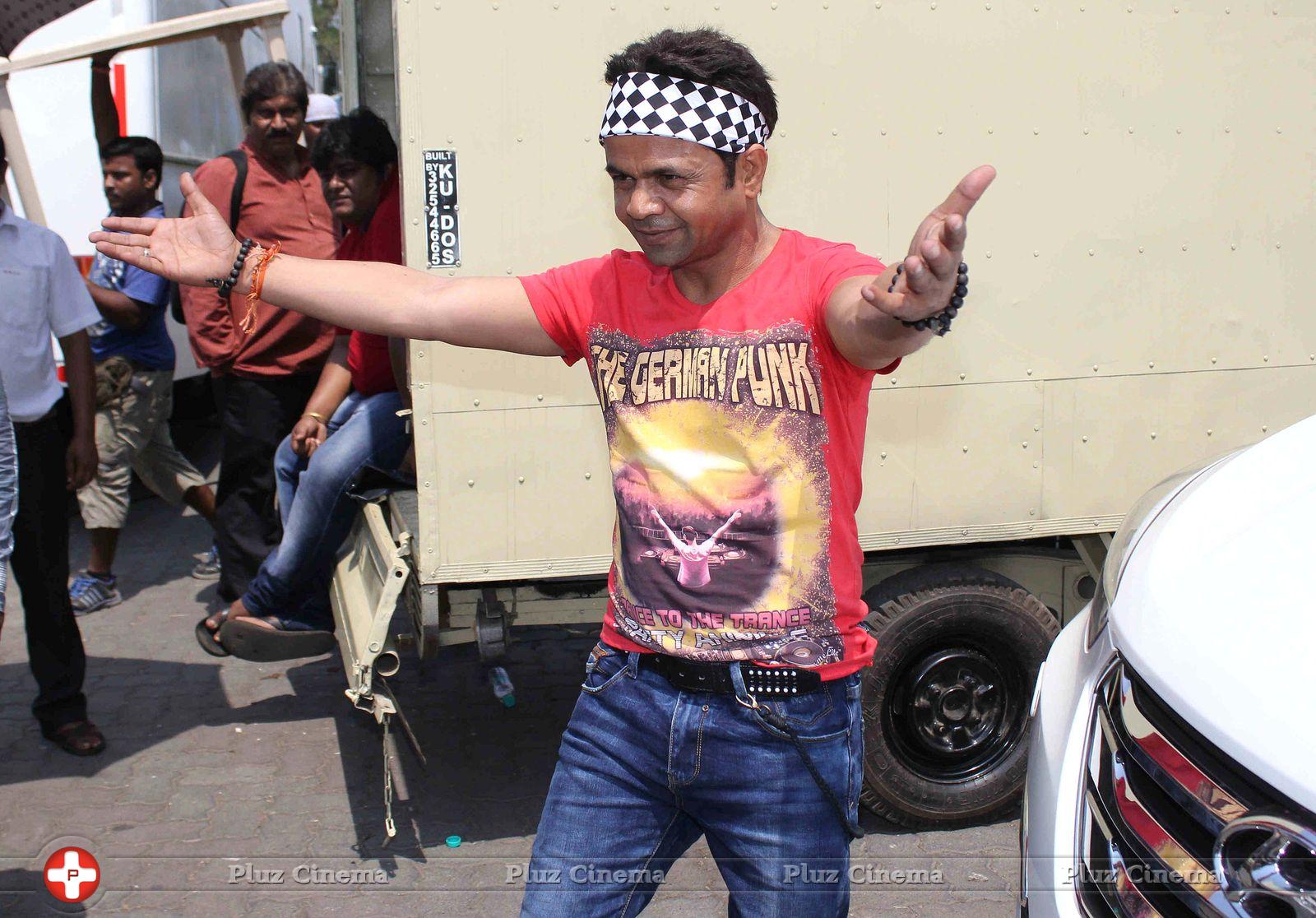 Rajpal Yadav - On location shooting of film Hume Toh Loot Liya Stills | Picture 731636