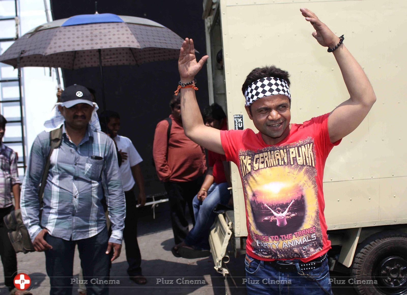 Rajpal Yadav - On location shooting of film Hume Toh Loot Liya Stills | Picture 731637