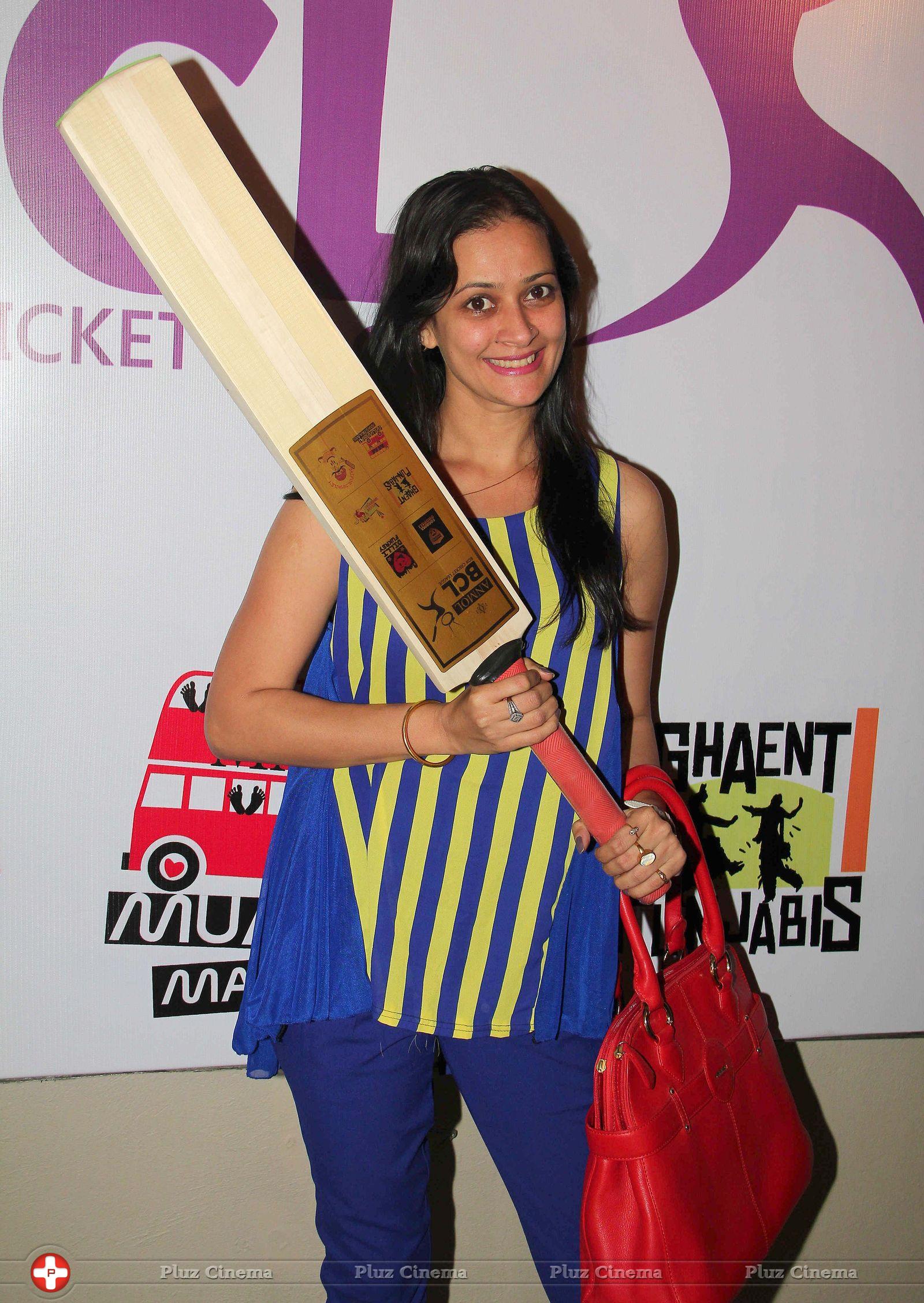 Jasveer Kaur - TV stars unveil the Golden Bat of Box Cricket League Photos | Picture 732248