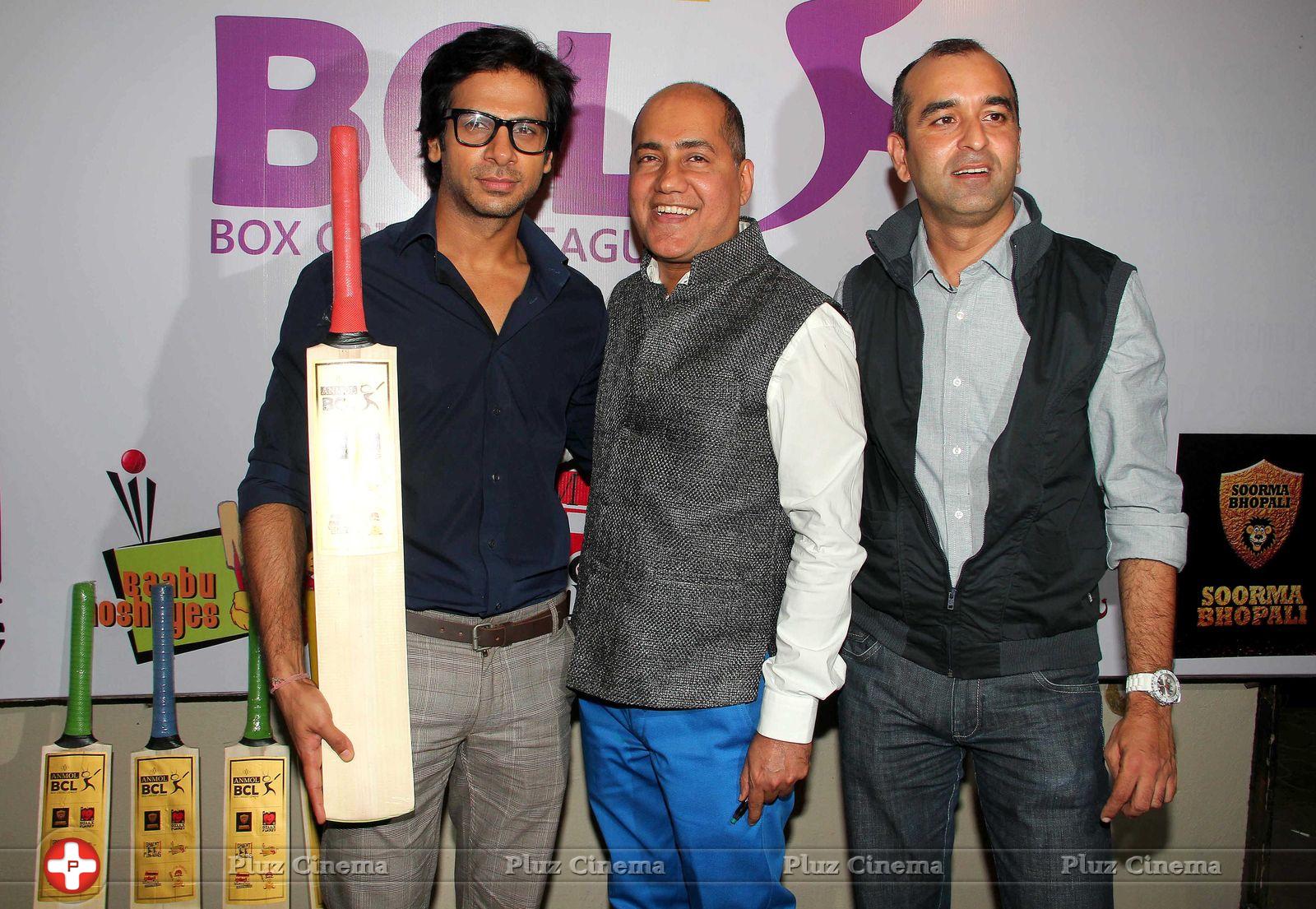 TV stars unveil the Golden Bat of Box Cricket League Photos | Picture 732255