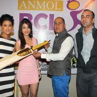 TV stars unveil the Golden Bat of Box Cricket League Photos