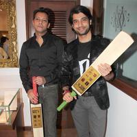 TV stars unveil the Golden Bat of Box Cricket League Photos | Picture 732268