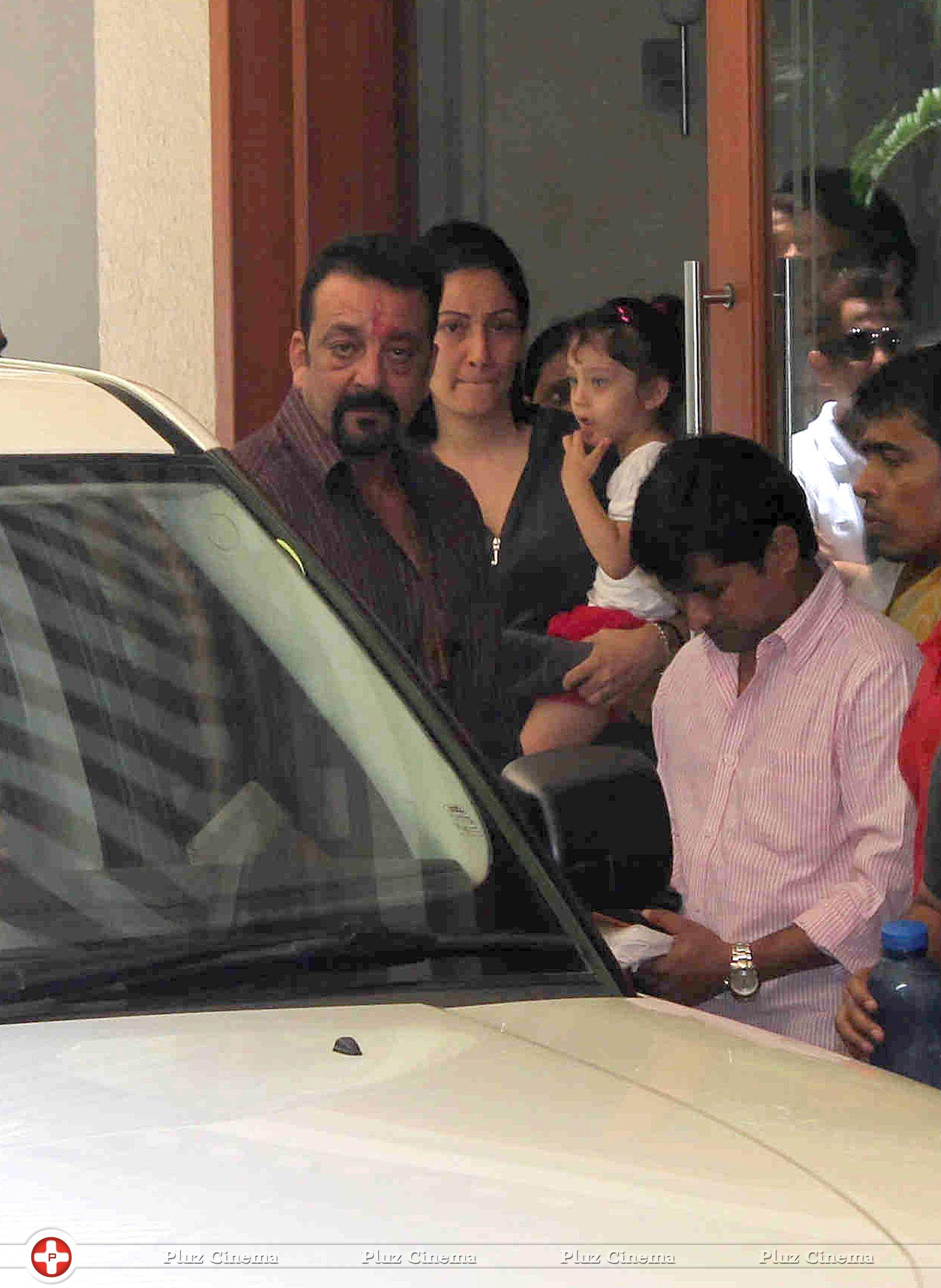 Sanjay Dutt leaves for jail Photos | Picture 732618