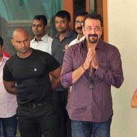 Sanjay Dutt - Sanjay Dutt leaves for jail Photos