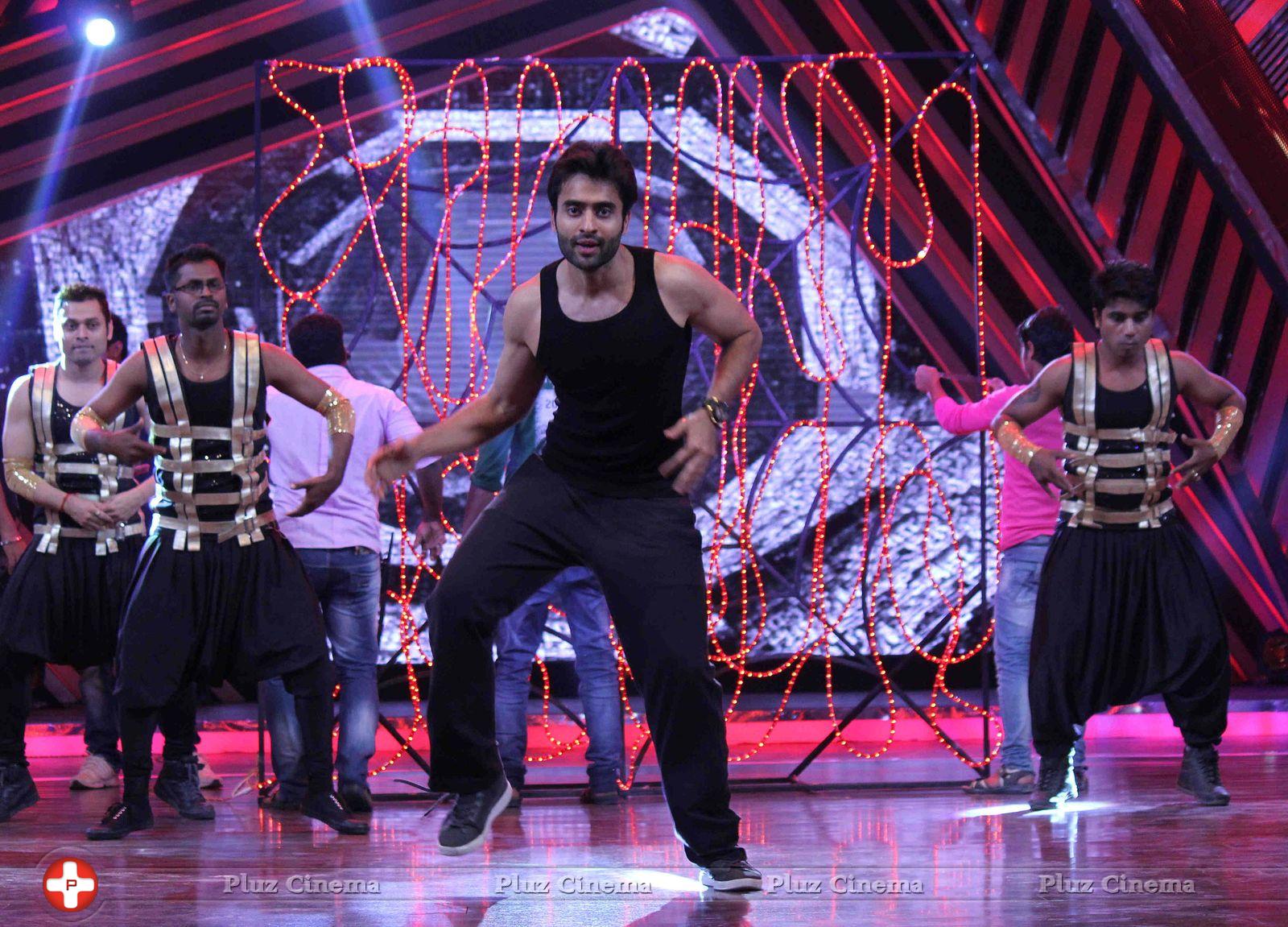 Jackky Bhagnani - Jackky Bhagnani promotes his film Youngistaan on the sets of Boogie Woogie Photos | Picture 733340