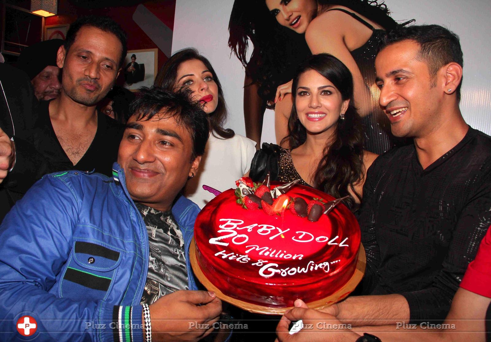 Success party of the song Baby Doll Photos | Picture 734671